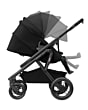 1954672110_2022_maxicosi_stroller_lilaxpplus_essentialblack_side_lieflat
