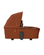 MCBS1122152384428065500_F2_2026_maxicosi_famepebbletravelsystem_copperterra_carrycotside